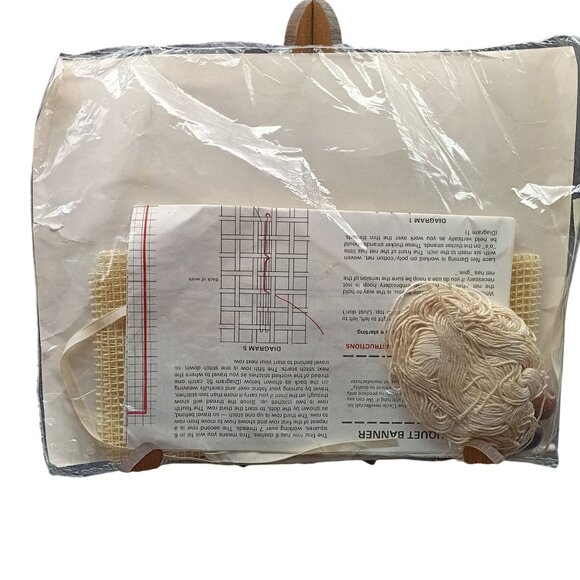 Vintage 1980 Bossy & 1335 Bouquet Banner Creative Circle Craft Kit - Picture 2 of 2